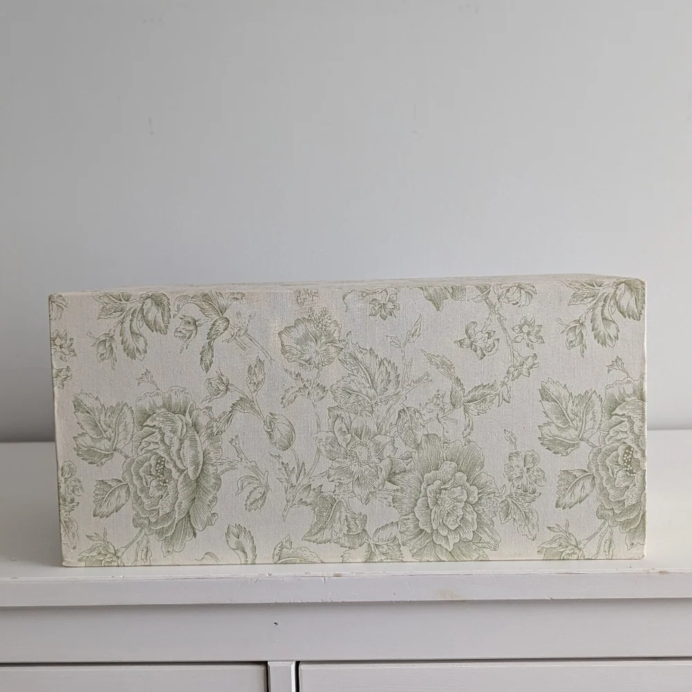 Large Floral Farmhouse Make Up Storage Container
